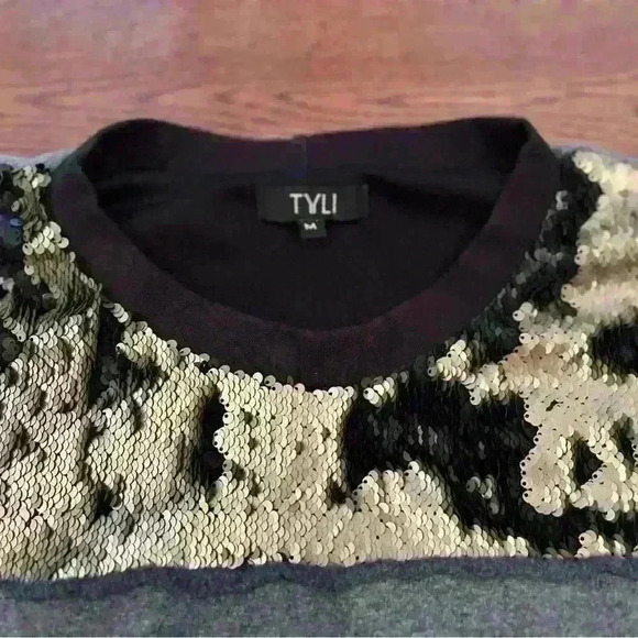 2-Tone Grey with Black/Gold Flip Sequinned Sweatshirt Size Medium - Picture 2 of 5